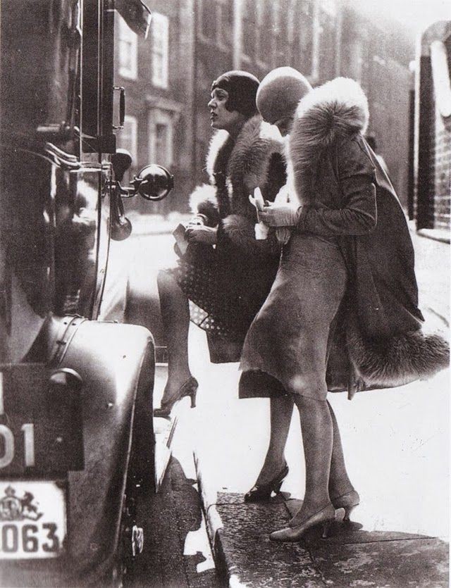 Men in drag in Berlin 1930s